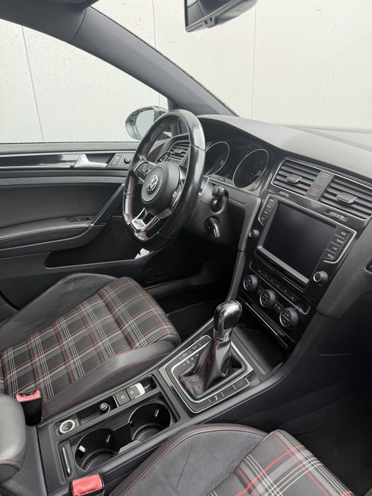 VW Golf Mk7 Gti  DSG Full black ( Trato de Crédito)