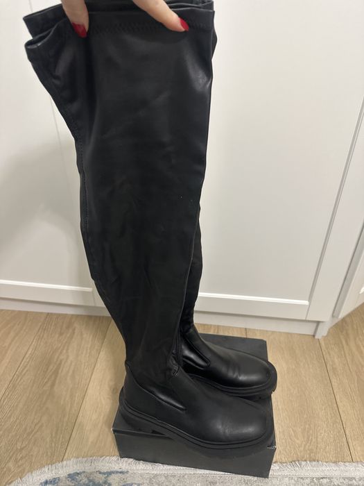 Ботфорди , шкірзамінник, утепленні ,чорного кольору, хороший стан