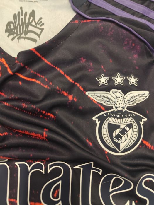 Camisola Benfica edição Vhils