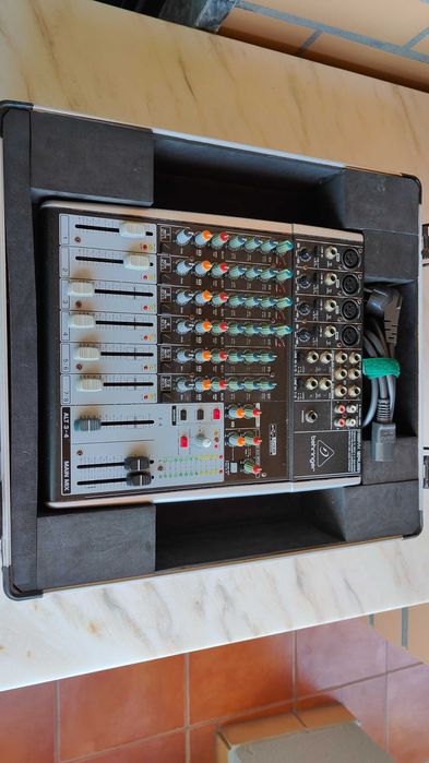Mesa Mistura Audio - Behringer - Xenix 1204USB
