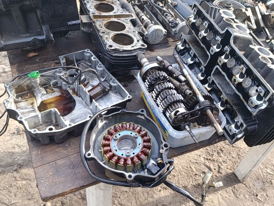 Części silnika Yamaha FZS 600 Fazer 98 - 03 r 5DM silnik głowica J3