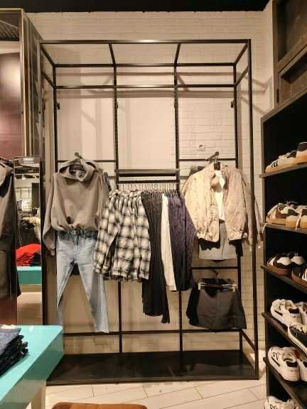 Meble  - wyposażenie sklepu House 285m^kw