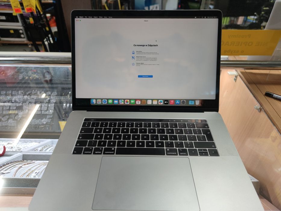Laptop Apple Macbook Pro 15 2019  intel core i9/16GB DDR4/512GB - komis Madej Tarnów