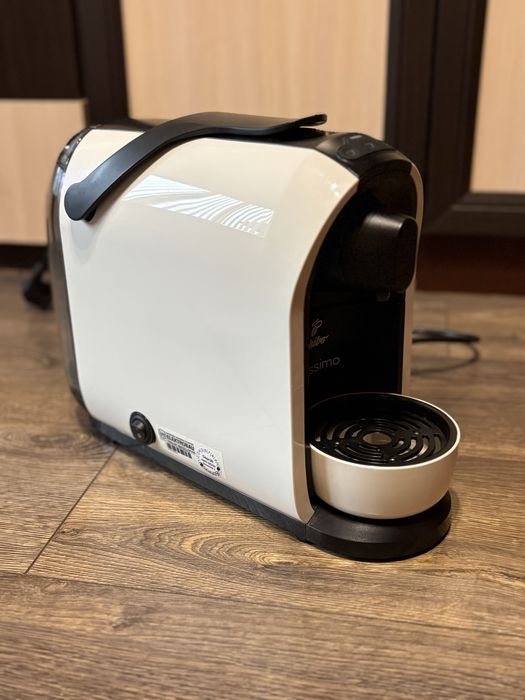 Капсульна кавомашина Tchibo Cafissomo