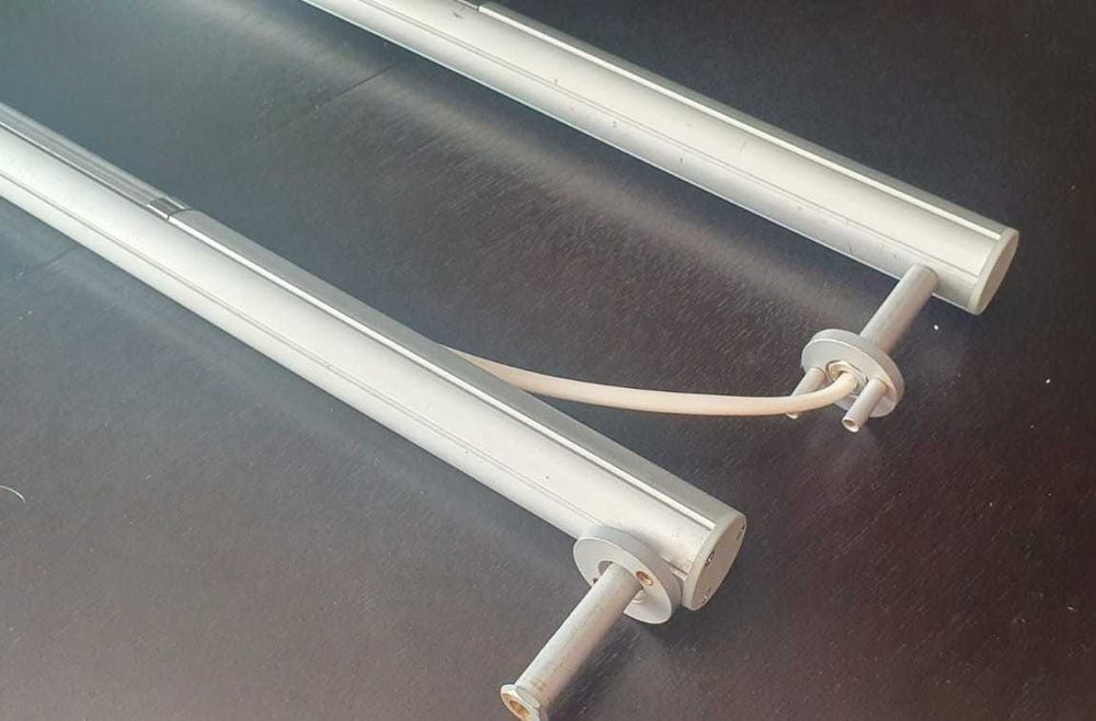 Dois varões de roupeiro com luz- Da Forma e Funzione