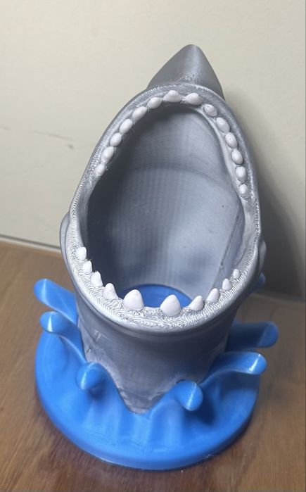 Shark-shaped pencil holder