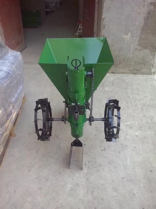 Картоплесаджанка однорядна до мотоблока8