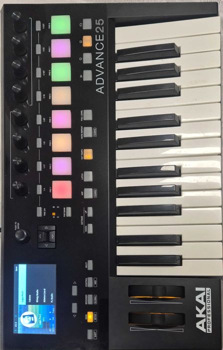Controlador MIDI de 25 teclas Akai Advance 25