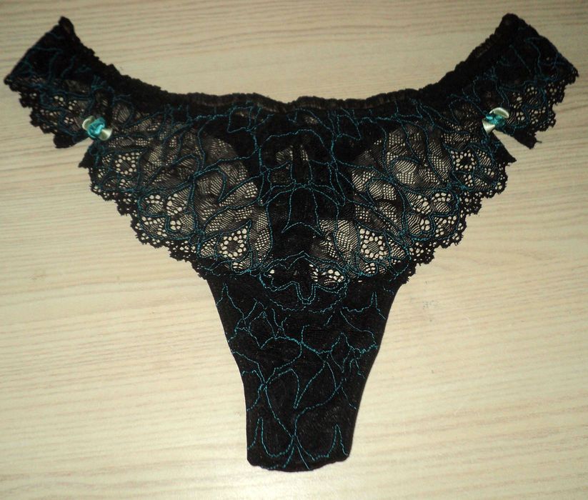 Seksowne damskie majtki M&S roz. 42 XL z koronką
