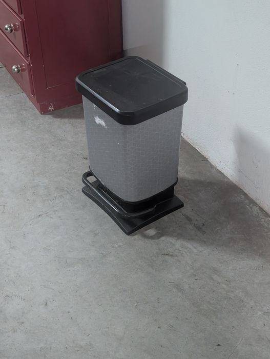 Caixote de lixo pequeno - ofereço