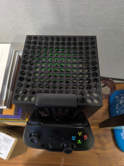 Xbox Series X + 2 Comandos com Bateria + Call of Duty Cold War