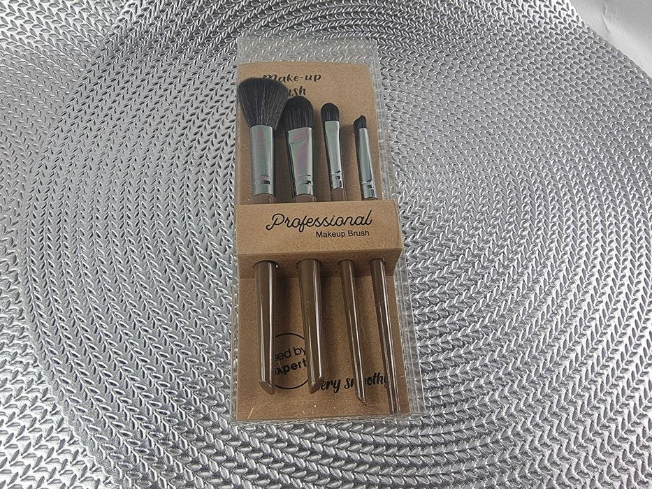 Zestaw zestawy pędzelków do makijażu twarzy pędzelki pędzle 4 sztuki
