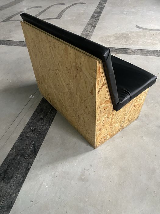 Bancos em OSB com assentos em espuma