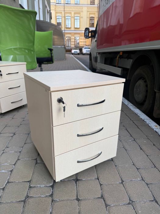 РОЗПРОДАЖ тумб різних