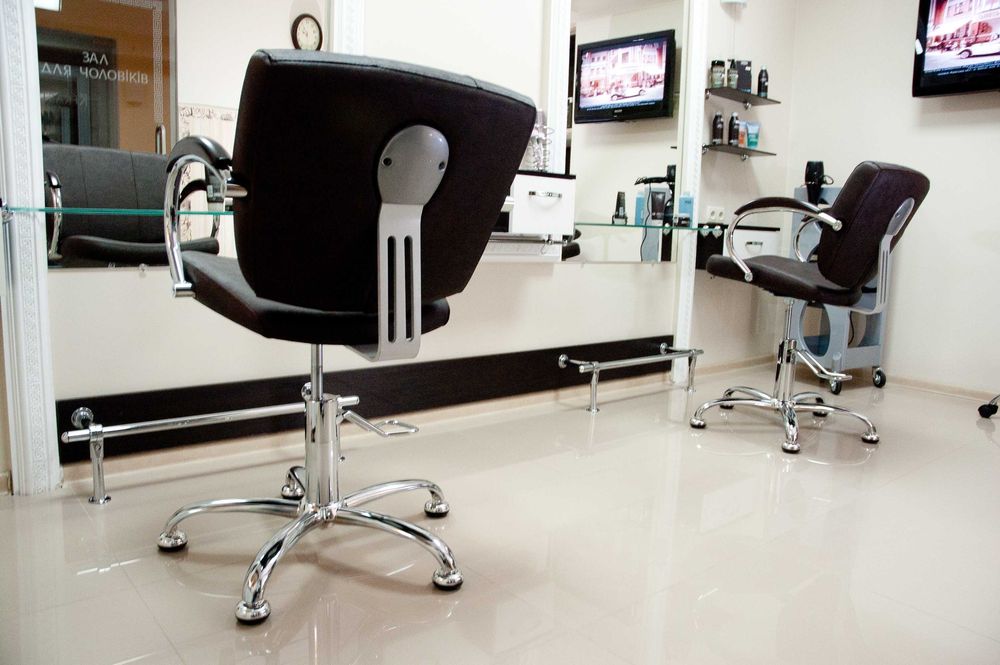 Продаж комерційного приміщення (діючий бізнес) біля Гостинця 447 м.кв.