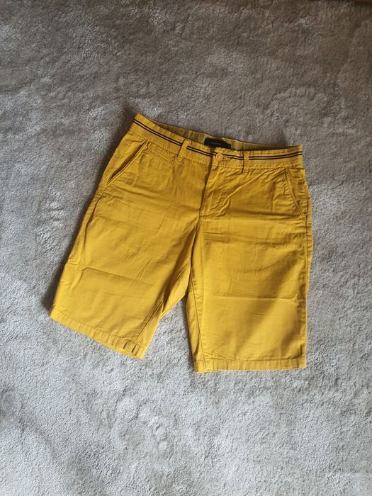Krótkie spodenki szorty Reserved na lato męskie wakacyjne żółte muszta