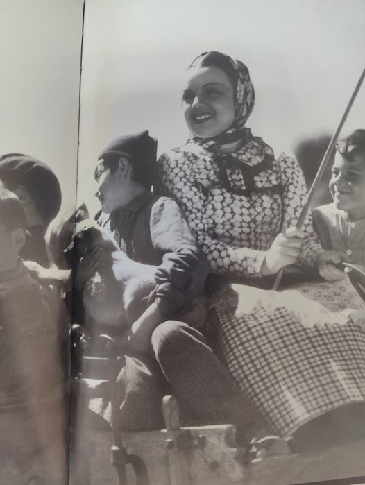 Livro "Beatriz Costa 100 anos, aldeia da roupa branca"