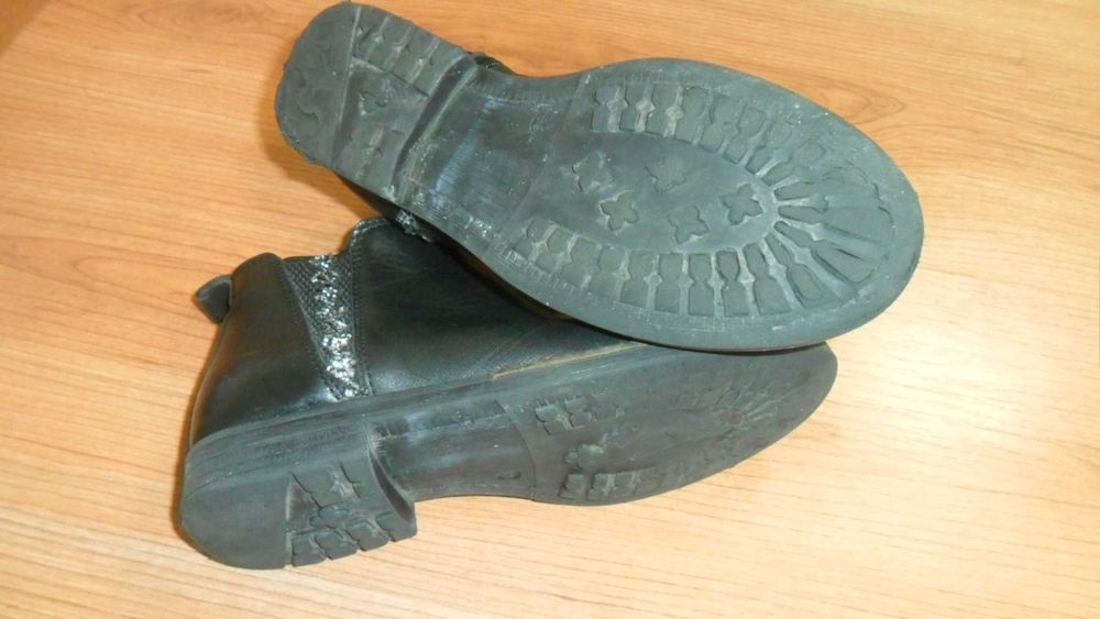 Botas criança em pele nº33 usadas em bom estado