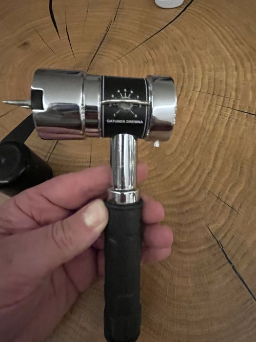 Elektroniczny wilgotnościomierz drewna HIT-2 Tanel