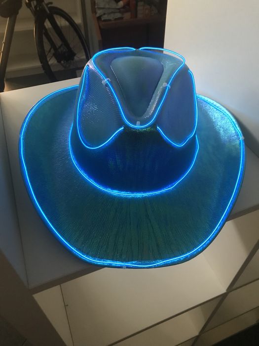 Chapéu de carnaval com luzes