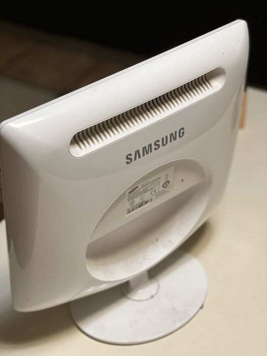 Монитор Samsung 932B