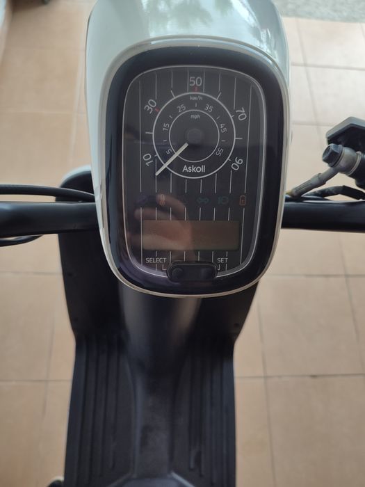 Scooter elétrica ES pro Askoll