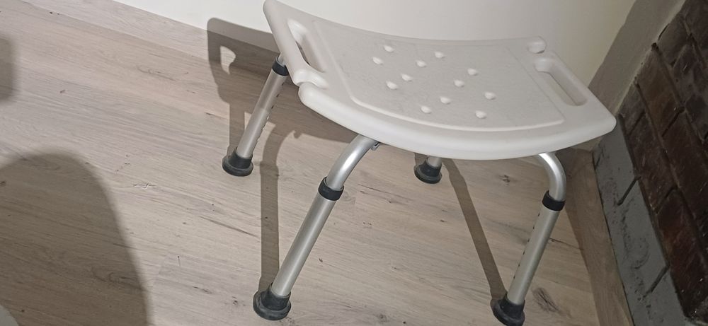 Siedzisko dla seniora lub osoby niepełnosprawnej.