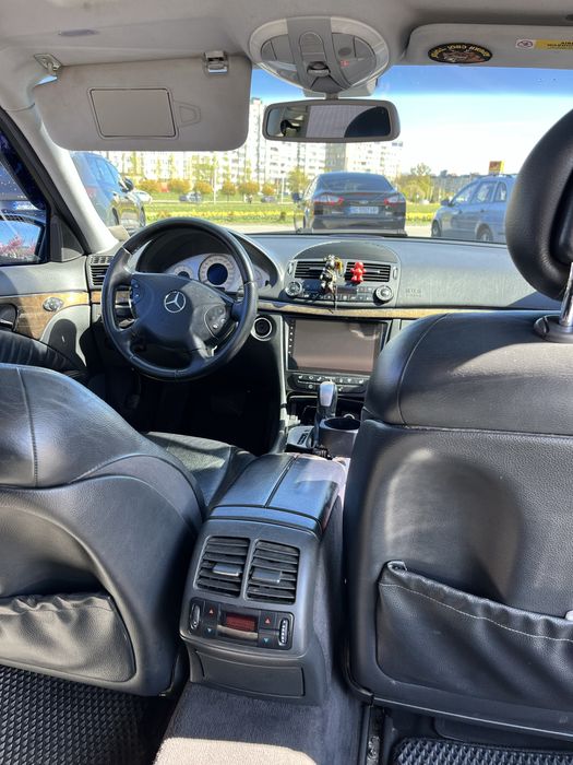 Mercedes E-Class W211