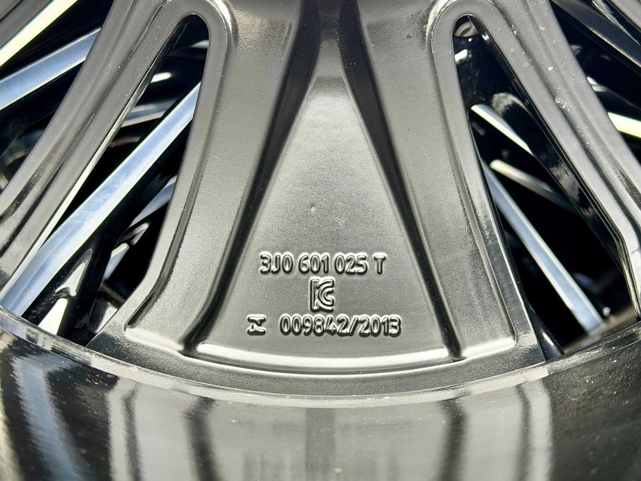 Alufelgi VW Passat B9 R-Line Oryginalne 18 Letnie Czarne BiColor NOWE