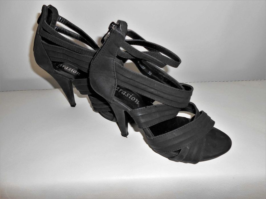 Eleganckie sandały zamszowe marki Farasion, roz. 38/39