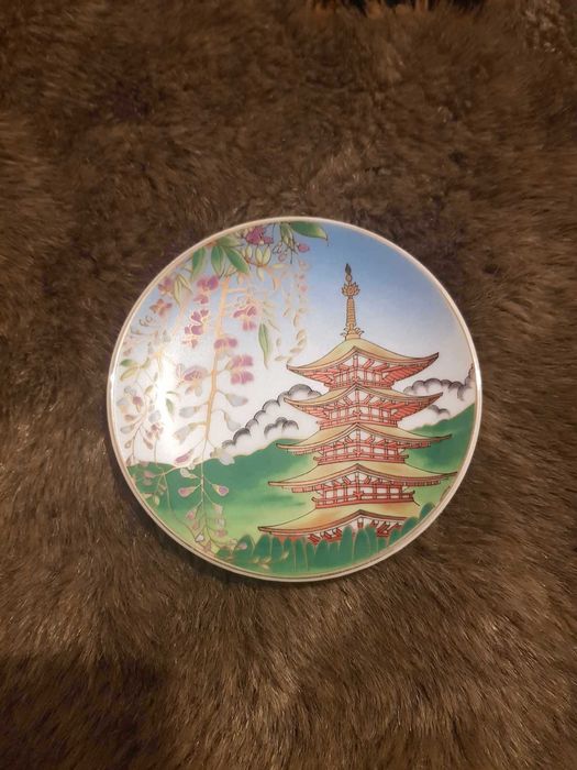 Prato Pintado á Mão Pagode ano 607 DC no Japão