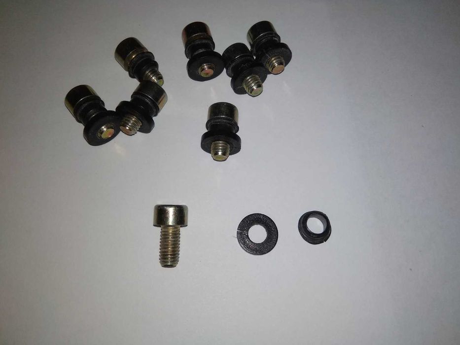 Винт М8             .