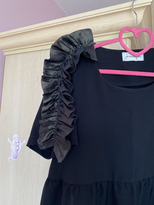 Жіноча сукня трапеція чорна із зеленими вставками. Зроблена в Італії