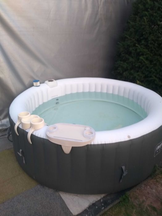 Jacuzzi basen spa Arebos Romę Whirlpool taca półka led
