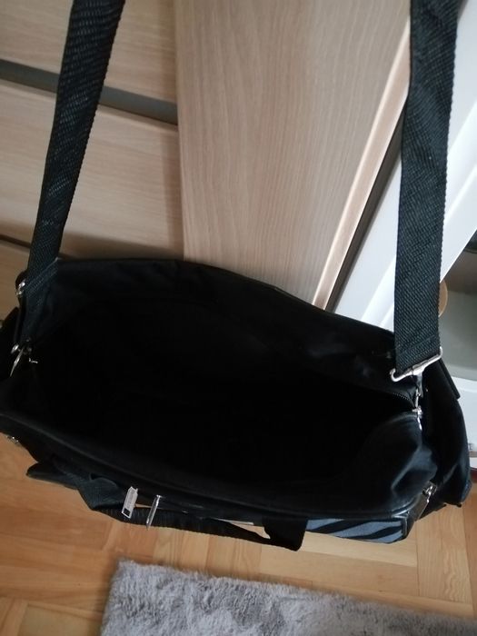 Sprzedam torbę nową na np laptopa kolor czarny