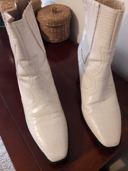 Botas novas 39 brancas AGORA 20€ ANTES 25€