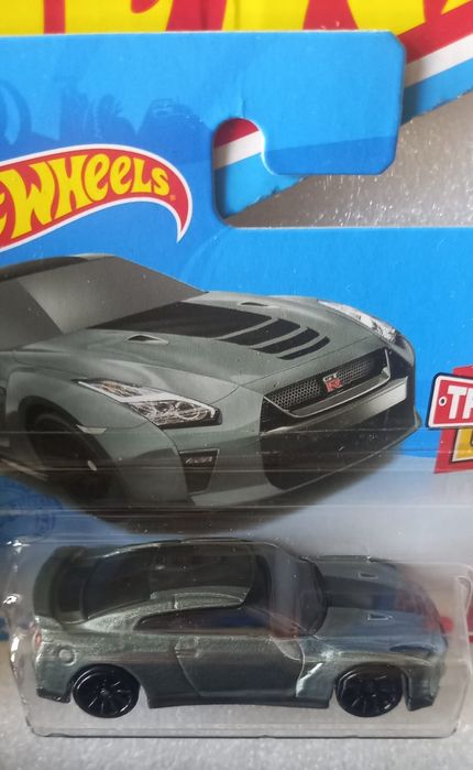 17 Nissan GT-R R35 hot wheels