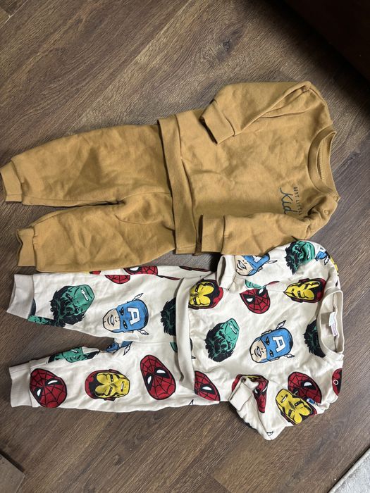 два костюма 6-9 м буде до року. 74 см