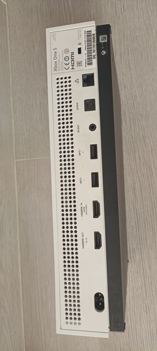 Konsola XBox One S+ Kinect + Pad gratis