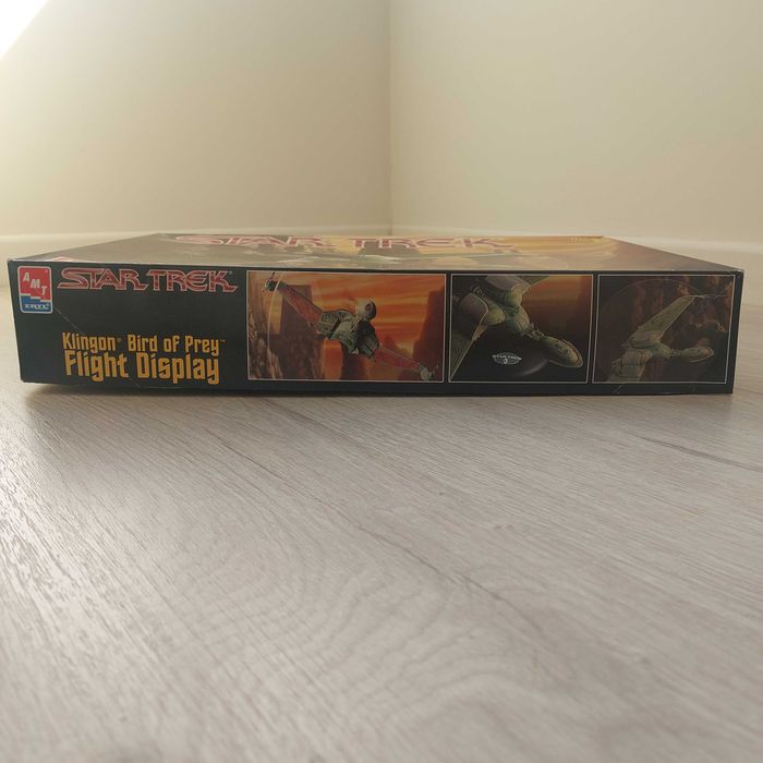 Star Trek AMT/ERTL Klingon Bird of Prey flight display Model Kit