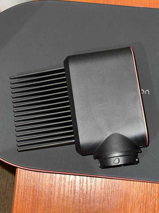 Оригінальна насадка на стайлер дайсон