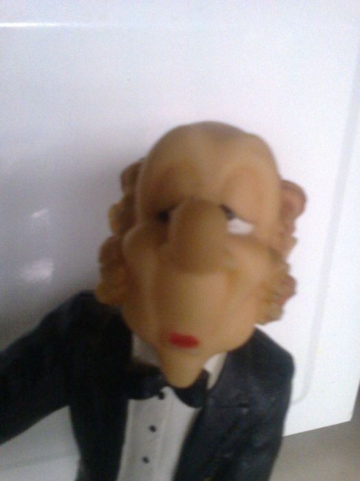 Vendo boneco mordomo em marfinite muito bonito novo