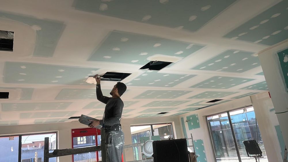 Trabalhos em pladur, tetos, divisórias barramento, pinturas