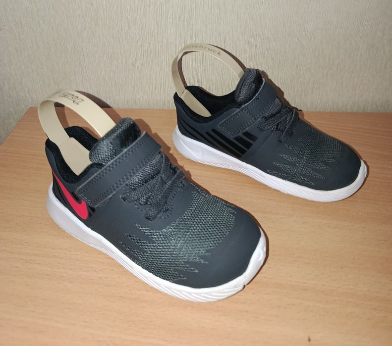 Кросівки фірми Nike 25 розміру