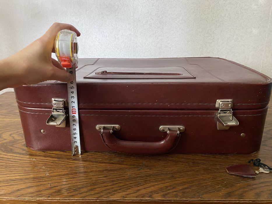 Чемодан советский , ретро , кожанный .