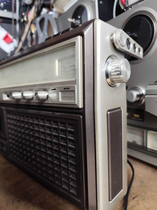 radiomagnetofon Grundig RR400