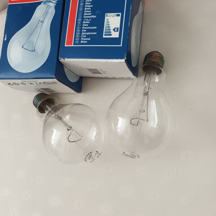 DWIE żarówki 200 W tradycyjna E 27