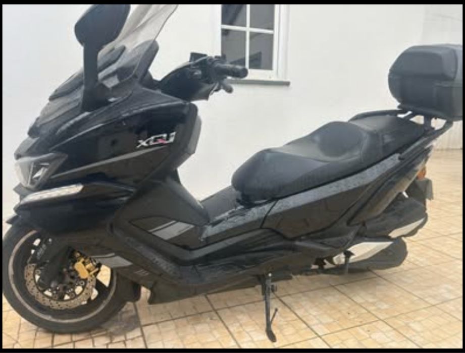 Daelim modelo sq1 125 com mala traseira