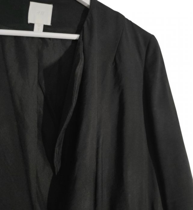H&M bardzo ładny krótki płaszczyk M/L 93% wiskoza bardzo dobry stan