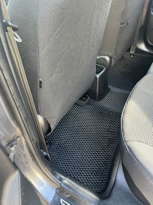 Кіа Ріо 2012 автомобіль